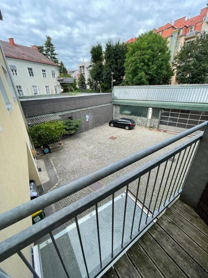 Zentrum & Grosse Terrasse Graz Bagian luar foto